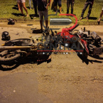 hauahuahauhauhauahhauhauahuahuahauhuMotociclistas são socorridos em estado grave após colisão frontal de motocicletas