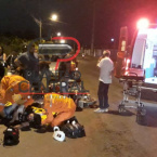 hauahuahauhauhauahhauhauahuahuahauhuMotociclistas são socorridos em estado grave após colisão frontal de motocicletas