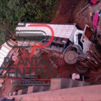 hauahuahauhauhauahhauhauahuahuahauhuMotorista de caminhão boiadeiro morre após cair em ribanceira em cabeceira de ponte