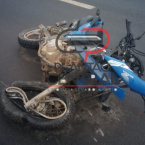 hauahuahauhauhauahhauhauahuahuahauhuMotociclista é socorrido com fratura na perna em estado grave após transitar pela contra mão  colidir em veículo