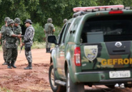 Bolivianos so presos pelo Gefron transportando 115 cpsulas de drogas no estmago