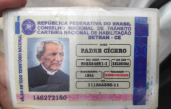 Idoso parado em blitz em Alagoas apresenta 'carteira de habilitação' de Padre Cícero e Frei Damião