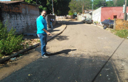 Toninho de Souza tem indicação de tapa-buraco atendida no bairro São Benedito