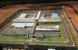 Dezoito presos são transferidos após rebelião com 5 mortes em Mato Grosso