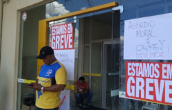 Funcionários dos Correios entram em greve e pedem afastamento de gestor por assédio moral;