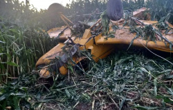 Avião agrícola bate em rede de alta tensão e cai no Nortão