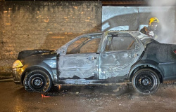 Sinop: homem coloca fogo no próprio carro após bater em poste