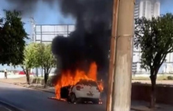 VÍDEO: Carro pega fogo próximo a uma das avenidas mais movimentadas de Cuiabá