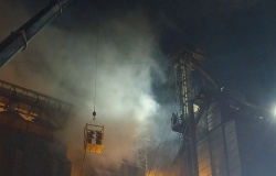 Silo com 150 toneladas de soja pega fogo e bombeiros levam 19 horas para conter as chamas em MT