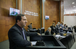 Em sessão plenária, Barranco critica políticas econômicas de Temer e Taques