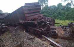 Trem descarrila e passageiros são despejados em Marabá