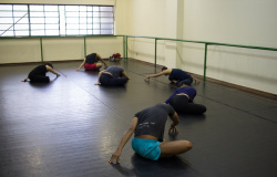 Compartilhamento de preparação corporal - Cia Anikaya Dance Theater BR