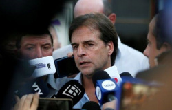 Presidente eleito do Uruguai diz que terá a melhor das relações com Bolsonaro e Fernández