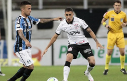 Corinthians tem dois expulsos, mas arranca empate contra o Grêmio