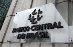 Brasil pode assumir prejuízo de R$ 1 trilhão caso o BC compre papéis dos bancos.