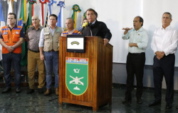 "Cenário quase de guerra", diz presidente após sobrevoar Petrópolis