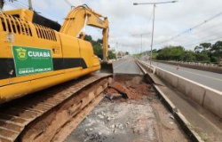 Secretaria de Obras dá continuidade aos trabalhos de recuperação na ponte da 'Estrada do Moinho'