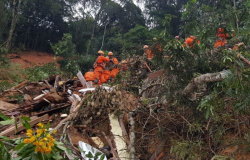 Polícia identifica corpos de quatro vítimas do temporal de Petrópolis