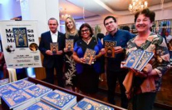 Secretário participa de relançamento de obra de Dunga Rodrigues e destaca importância da escritora na cultura cuiabana