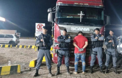 Cavalaria da PM recupera caminhão furtado e prende suspeito em flagrante