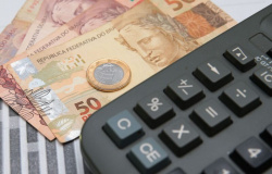 Governo melhora projeção de déficit primário para R$ 139 bi em 2021