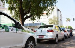 Prefeito prorroga pagamento de tributos municipais para taxistas e mototaxistas