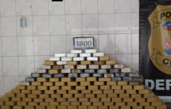 Quatro suspeitos são presos com 143 tabletes de cloridrato de cocaína e pasta base em mata de Cáceres