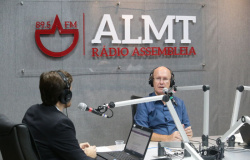 Novo programa da Rádio Assembleia tem resumo semanal de atividades parlamentares e entrevista