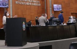 Por 11 votos a cinco, deputados rejeitam projeto do conselho LGBT em Mato Grosso