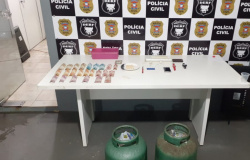Polícia Civil prende 3 membros de uma família que comandavam ponto de venda de drogas