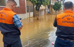 Chuvas no Rio desalojam 2 mil pessoas e provocam inundações