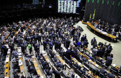 Câmara aprova em 2º turno PEC do Fundeb com 23% de recursos da União