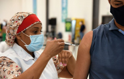 Cuiabá ultrapassa 300 mil pessoas vacinadas contra a covid-19