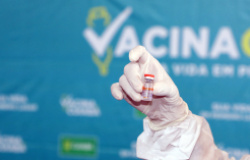 SMS retoma vacinação com aplicação da segunda dose dos trabalhadores da saúde nesta terça