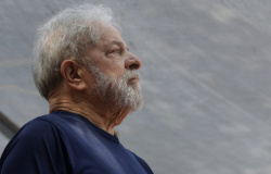 De olho no voto dos religiosos, Lula afirma ser cristão e ataca bolsonaristas