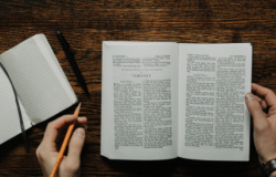3 perguntas para você se fazer ao ler a Bíblia