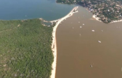 Peritos da PF vão analisar mudança de cor do rio Tapajós em Alter do Chão