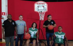 ESPORTE DE INCLUSÃO - Atletas/estudantes participam de basquete sobre cadeira de rodas