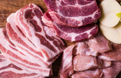 Consumo de carne pode estar relacionado à esclerose múltipla e ao mau funcionamento do intestino, afirma estudo