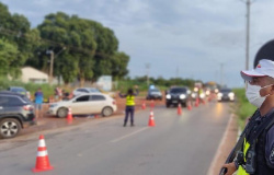 PM aborda 1,2 mil motoristas e prende 22 pessoas em flagrante na Baixada Cuiabana