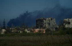 Rússia anuncia saída de mais de 40 civis de siderúrgica de Mariupol