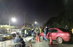 Operação prende 15 pessoas e fiscaliza mais de 100 veículos em Cuiabá