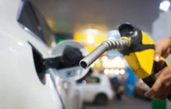Auxílio de R$ 300 para gasolina: descubra quem tem direito a receber