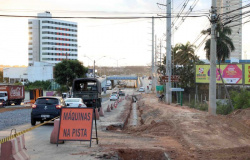 Requalificação da rede de drenagem de águas pluviais da Avenida República do Líbano alcança a fase compactação do solo