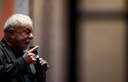 Lula testa negativo para Covid e retoma atividades