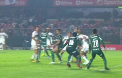 Palmeiras obtém virada épica sobre São Paulo com gols de zagueiros nos acréscimos