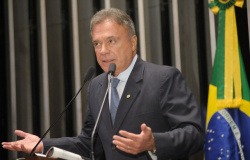 Alvaro Dias pede fim da corrupção e do foro privilegiado