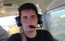 Força-tarefa procura piloto do PR que sumiu em mata fechada após queda de avião em MT