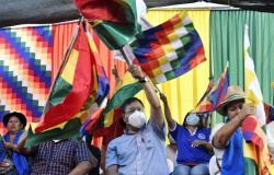 Milhares de bolivianos manifestam-se em apoio ao governo