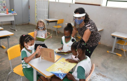 Aulas presenciais são retomadas nesta segunda-feira em escolas municipais para crianças do 5° ao 9°ano em Cuiabá